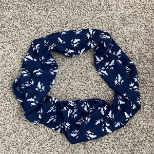 NWOT Navy blue bird print lightweight infinity scarf